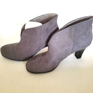 A2 by Aerosoles Women's Gold Role Bootie 10.5W Grey